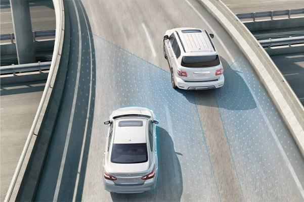 2020 Nissan Armada technology showing Intelligent Blind Spot Intervention