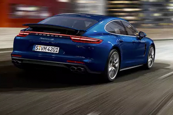Porsche Panamera Models - Night View