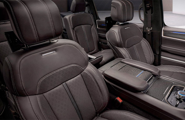 To elevate interior touchpoints, diamond silver-tipped piping lines the seat and insert panels with a unique perforation pattern. The result is riveting style, comfort and highly dimensional detail.