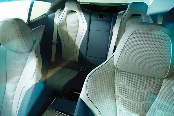 The BMW Individual Ivory White/Night Blue Full Merino leather seats of the BMW 8 Series Gran Coupe.