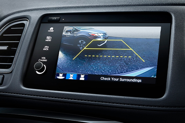 Multi-angle rearview camera detail on Display Audio touch-screen in the 2021 Honda HR-V EX-L.
