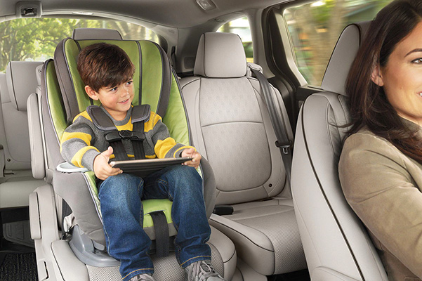 2021 Honda Odyssey child sitting in rear seat