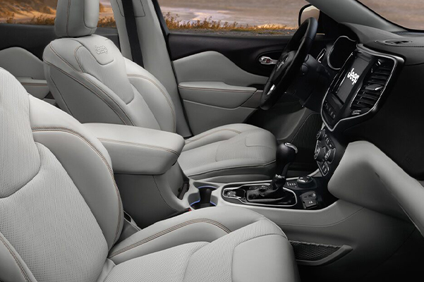 The interior of the 2021 Jeep Cherokee focusing on the front seats.