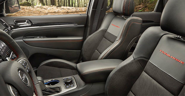 An interior view of the driver and front passenger seats in the 2021 Jeep Grand Cherokee Trailhawk.