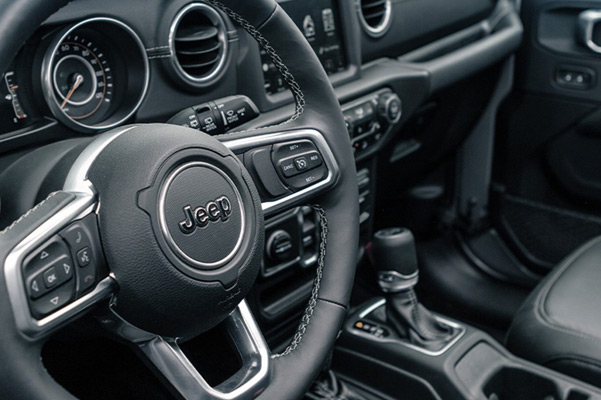 The interior of the 2021 Jeep Wrangler Sahara with a snowy landscape visible through the windows.