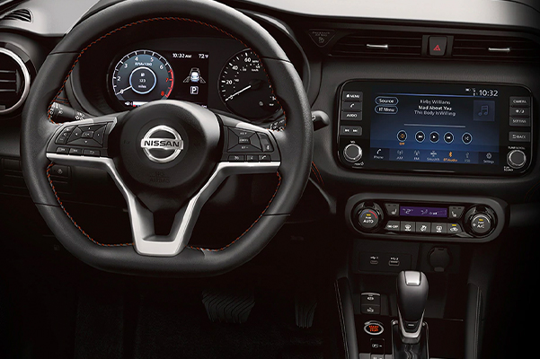 Nissan Kicks D-shaped steering wheel