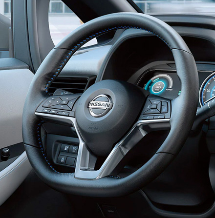 Nissan LEAF d-shaped steering wheel