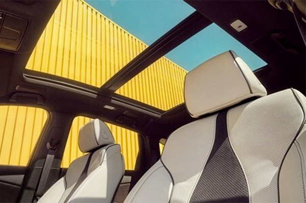 seating and sunroof in the new 2022 acura RDX