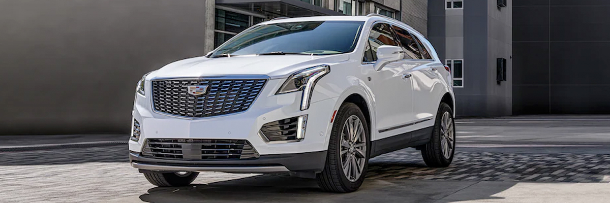 3/4 frontal view of the all new 2022 cadillac XT5 in white