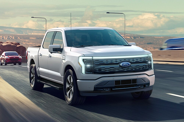 2022 Ford F-150 Lightning front view