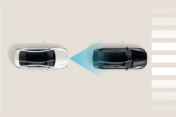 Hyundai® Forward Collision Avoidance Assist with Pedestrian Detection