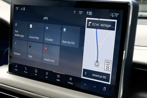 The SYNC® 4 AppLink® screen is displayed on a center touchscreen inside a 2022 Lincoln Nautilus in Sandstone interior