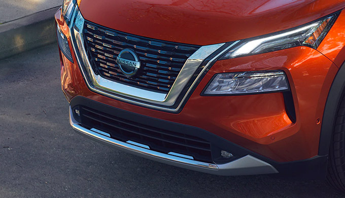 Close up of Nissan Rogue Grill
