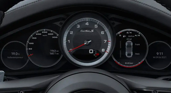 2022 Porsche Panamera Turbo S dashboard