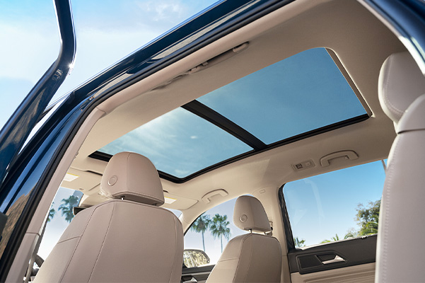 A view of the available power tilting/sliding panoramic sunroof of an Atlas seen from the interior.