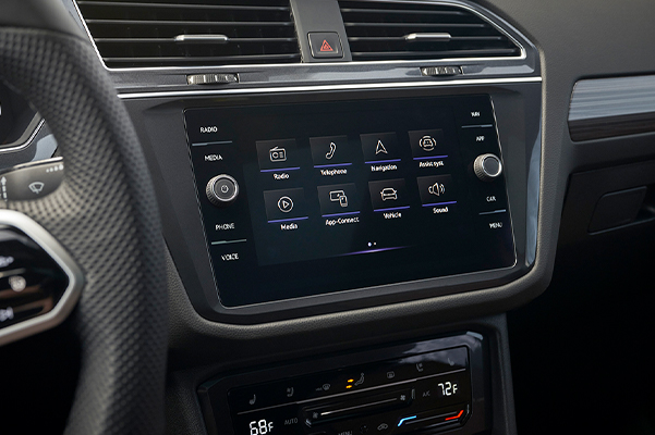 infotainment center in the new 2022 vw tiguan