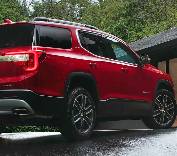 2023 GMC Acadia Mid-Size SUV Rear Side View In Driveway