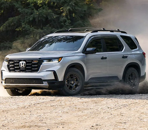 2023 White Honda Pilot Touring