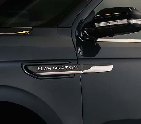 2024 Lincoln Navigator® SUV side mirror view