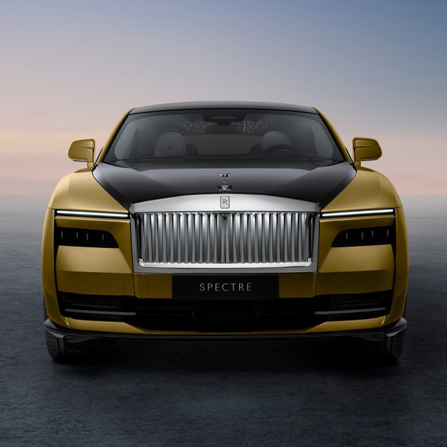 Front grille view of the Rolls-Royce Spectre