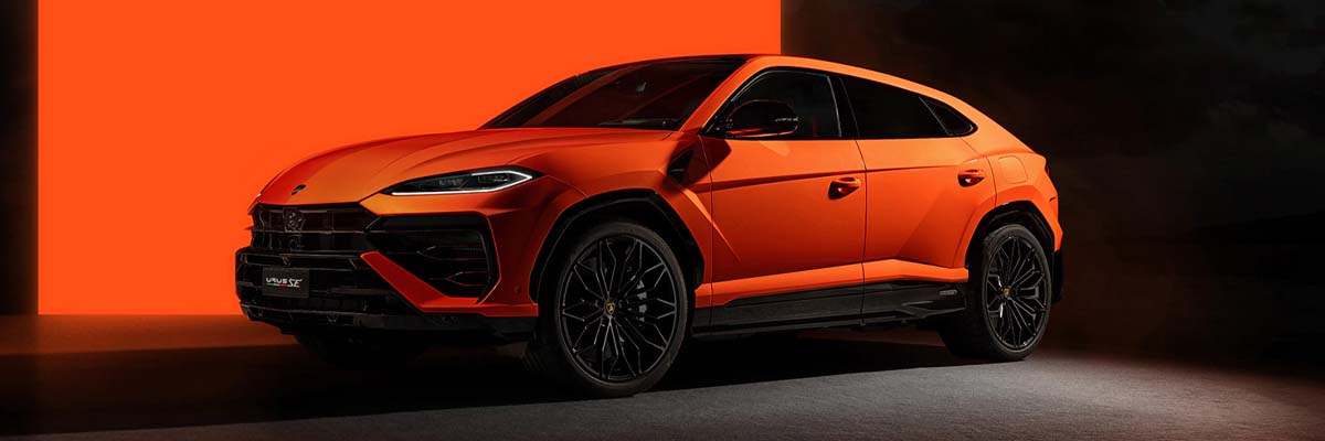 2025 Lambroghini Urus SE side profile view