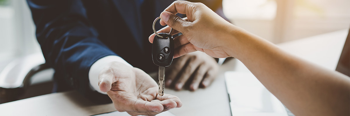 Customer trading in car for new keys