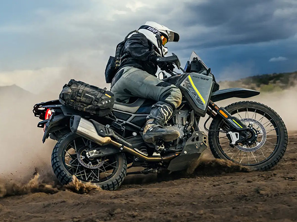 Close up of a dirtbike spinning dirt